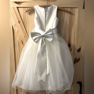 Stunning Girls White Dress Size 4
